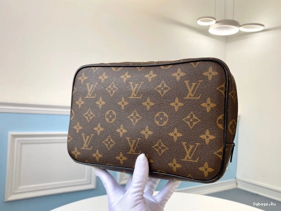 VUITTON GM LOUIS TOILETRY POUCH 0319